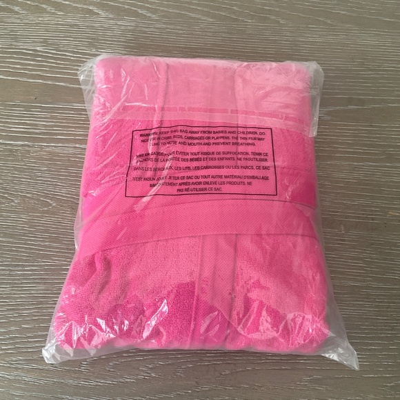 Lacoste Logo Magenta Robe, One Size - Picture 2 of 3